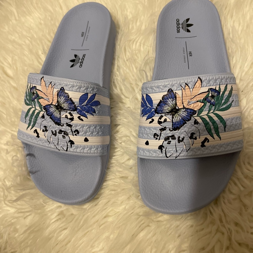 Adilette Adidas slide kids size 7y 5y and 4y